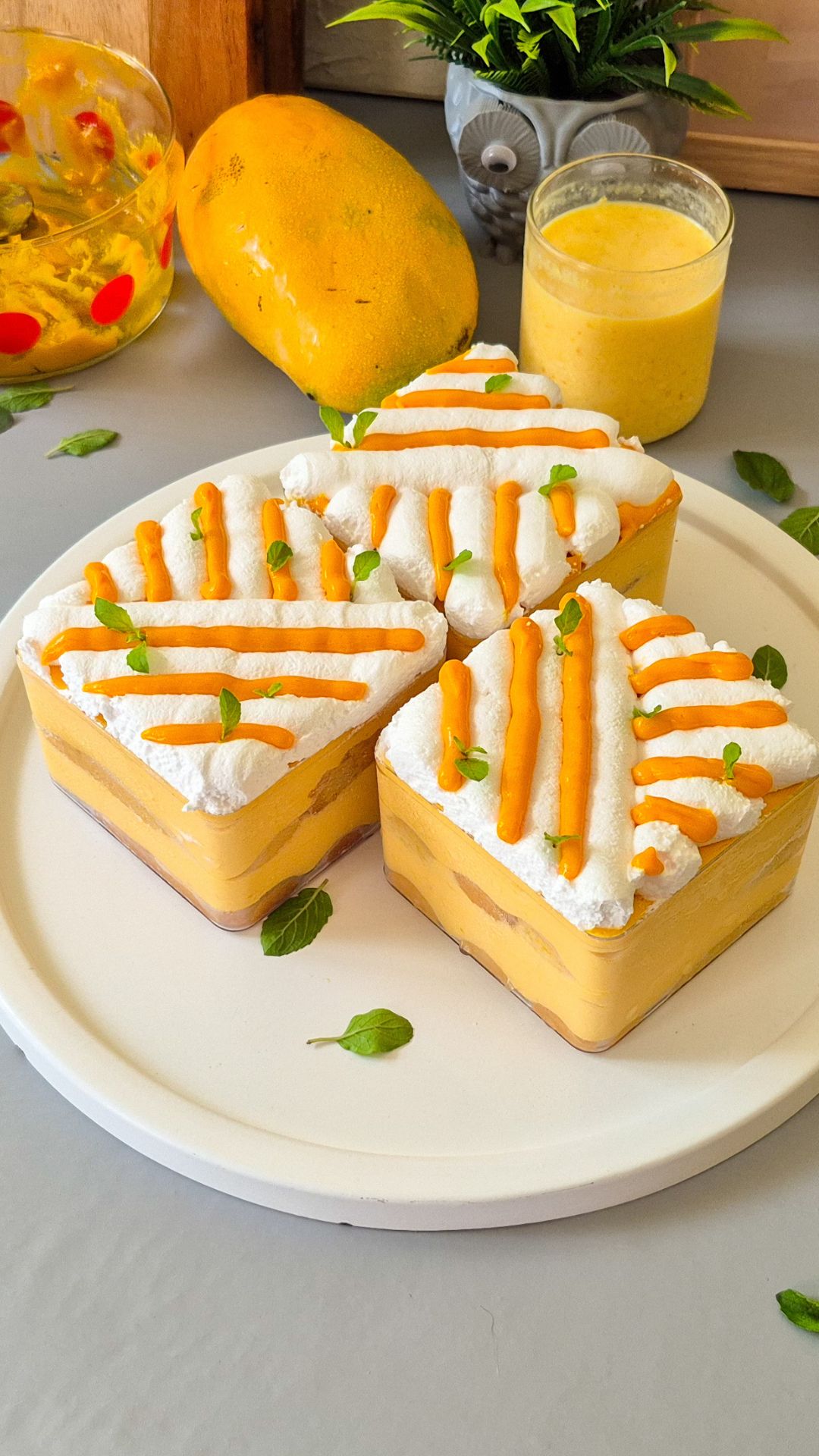 Mango tiramisu tubs